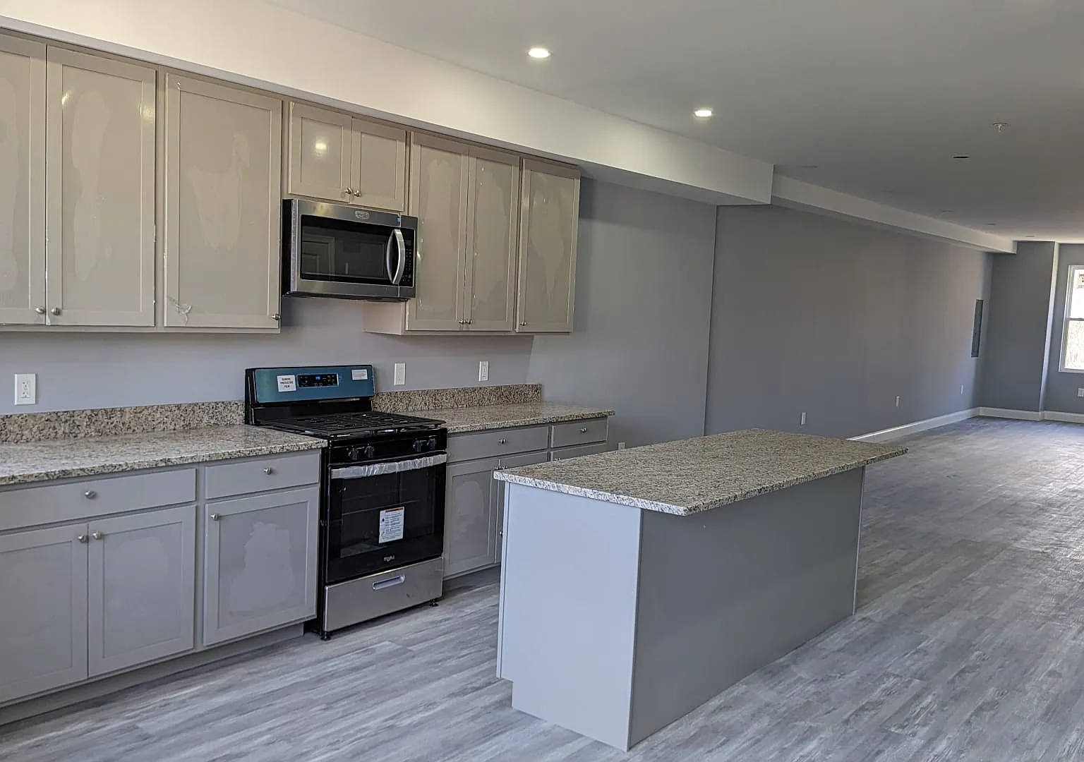 3 bed, 2.5 bath, 2000 sqft, $4,750 — Photo 3