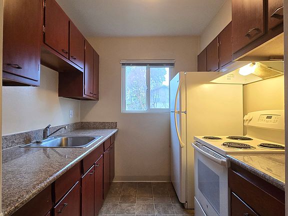 4th image of 3036-3024 Huff Ave #28