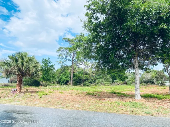 9737 Honeysuckle Dr, Sebastian, FL 32976