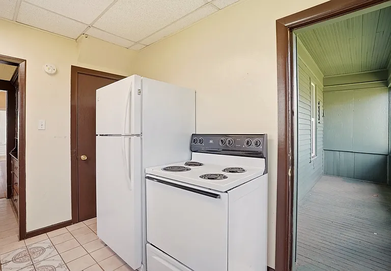 1011 E Augusta Ave — Photo 13
