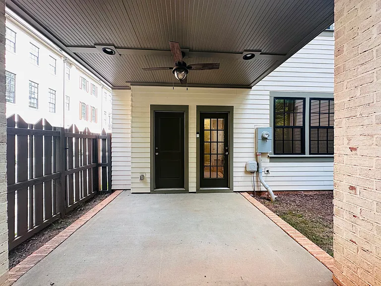 2820 Hillside Springs Dr — Photo 27