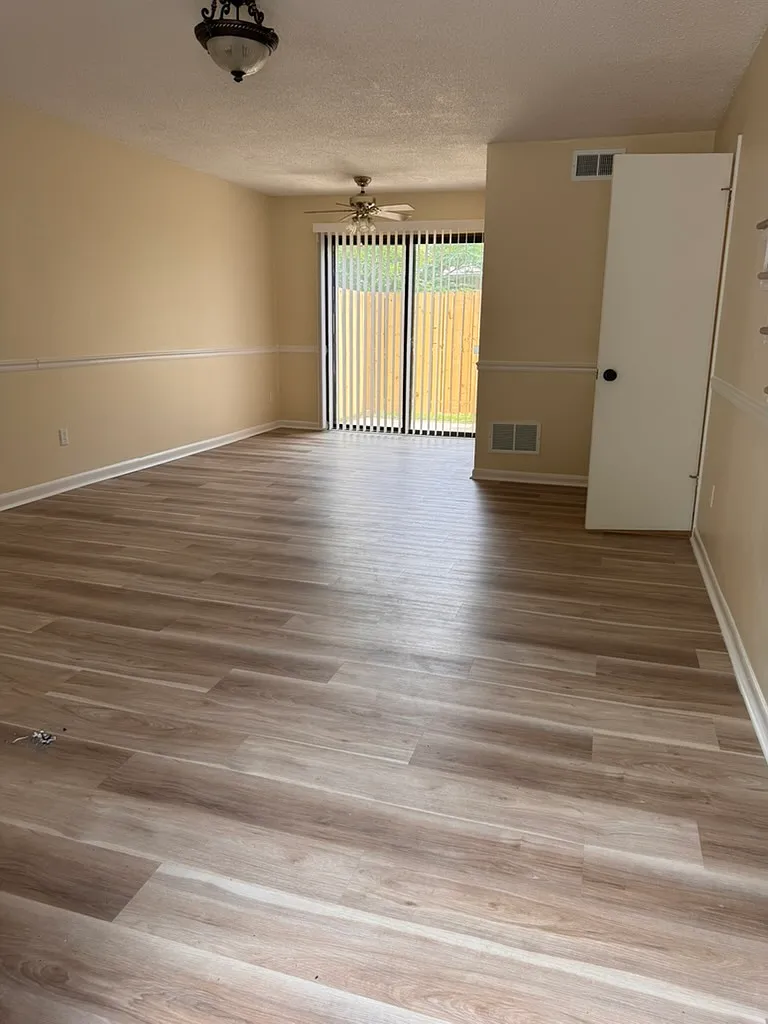 2 bed, 1.5 bath, 900 sqft, $1,125 — Photo 2