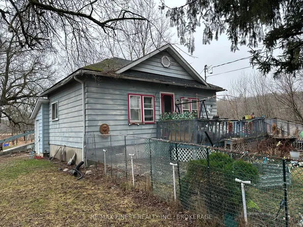 1440 Mountain Grove Rd, Central Frontenac, ON K0H 2E0
