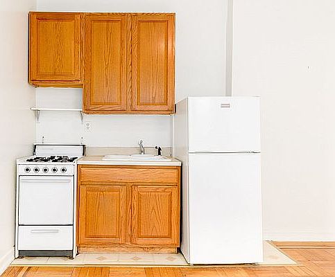 4th image of 120 Garfield Pl APT C9