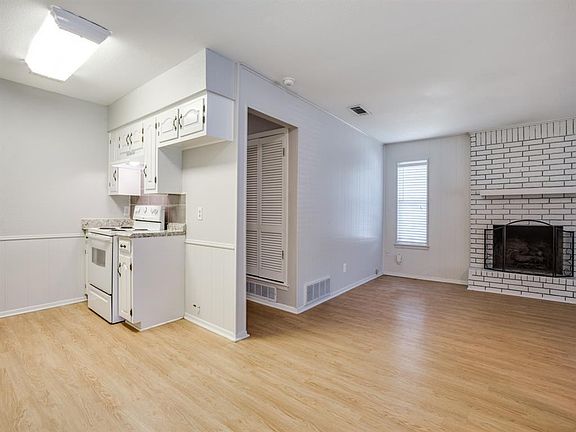 4th image of 502 E Worth St
