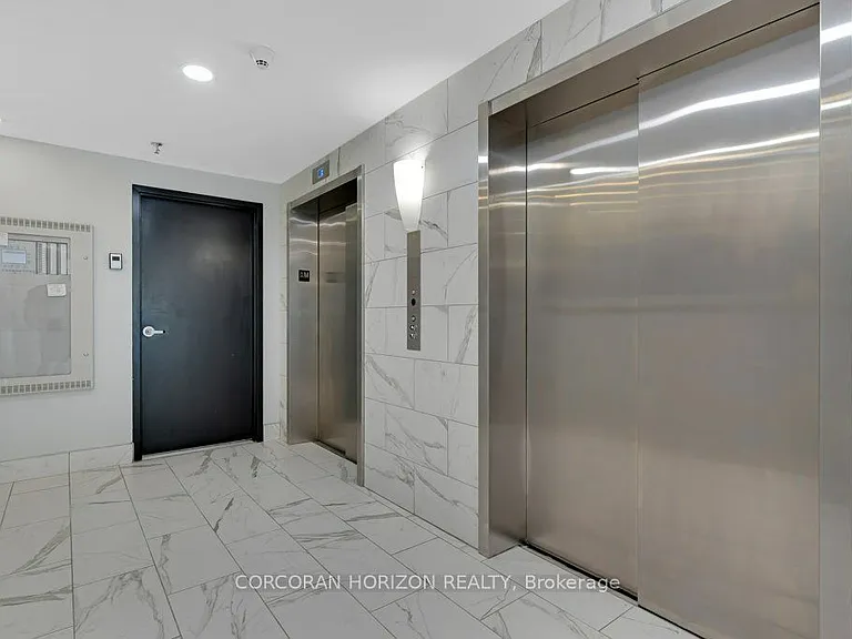 276 King St W #209 — Photo 4