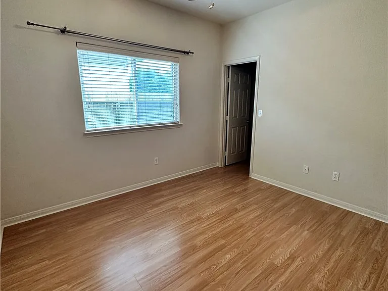 2545 Las Brisas St — Photo 28