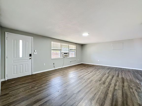 3rd image of 702 21st Ave W #C