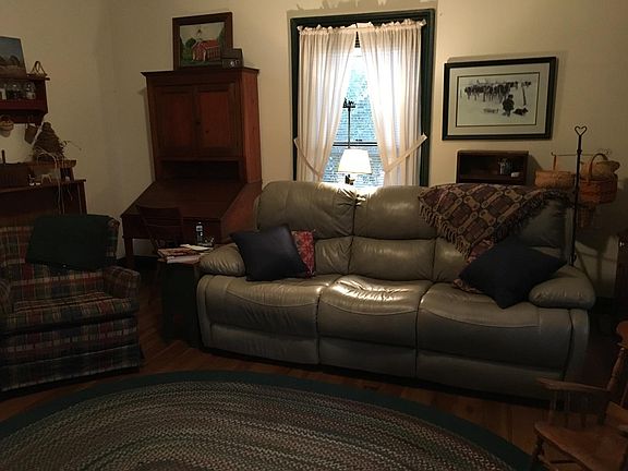 5th image of 212 Broadway St