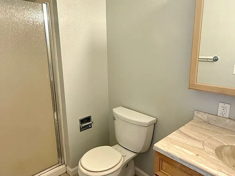 336 E Sycamore St #D — Photo 6
