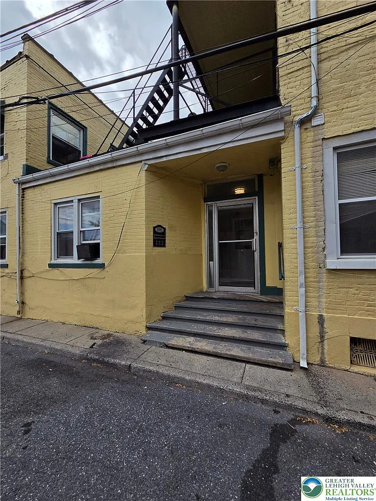 1 bed, 600 sqft, $1,300 — Photo 2