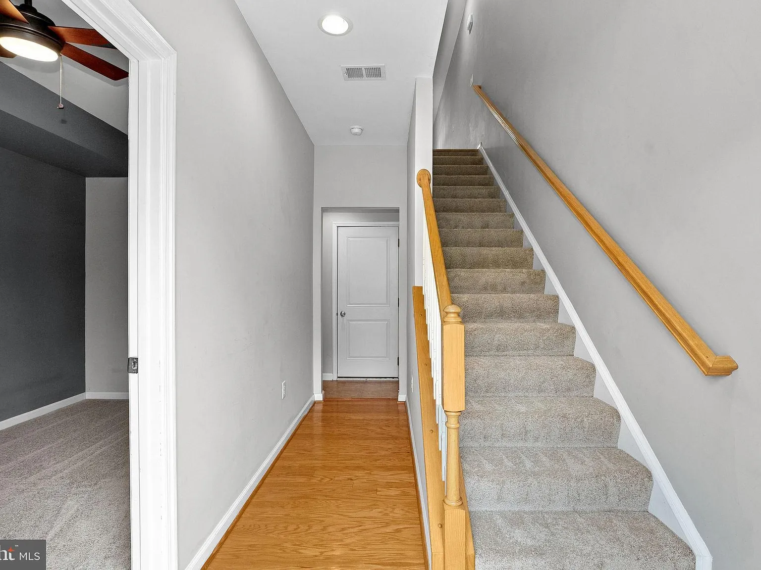 3 bed, 3.5 bath, 1938 sqft, $3,000 — Photo 3