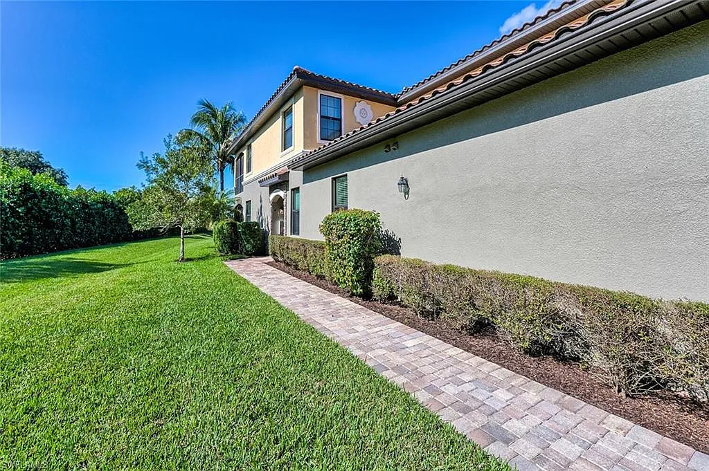 3 bed, 2.0 bath, 1741 sqft, $10,000 — Photo 4
