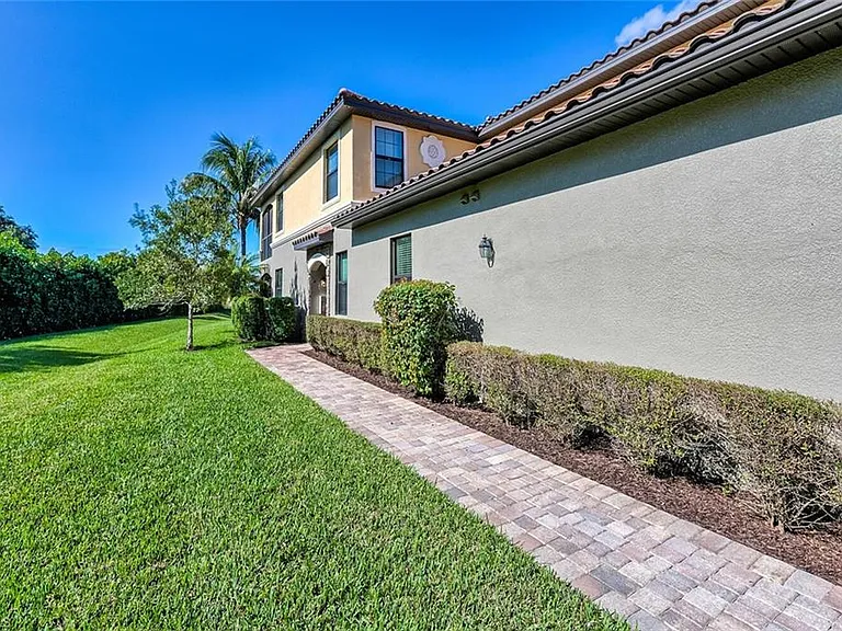 9512 Napoli Ln #101 — Photo 4