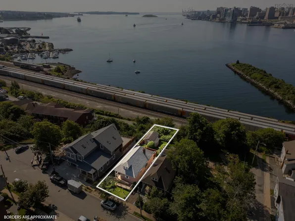 13 Fairbanks St, Dartmouth, NS B3A 1B8