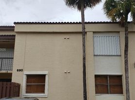 690 W Park Dr, Miami, FL