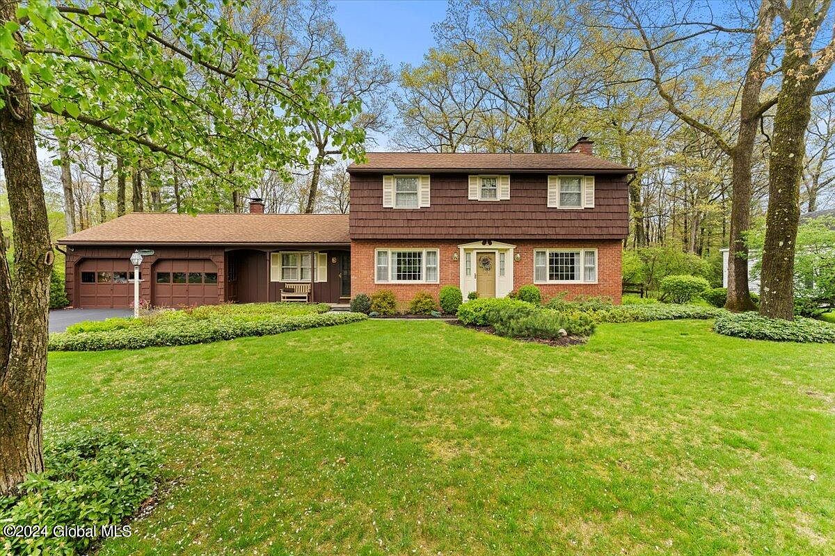 1st image of 3 Greenwood Lane