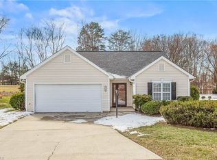 225 Salem Ridge Ct, Clemmons, NC 27012