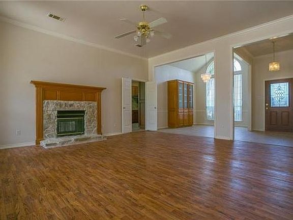 4th image of 320 Twin Creek Dr