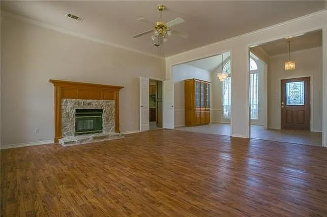 320 Twin Creek Dr — Photo 4