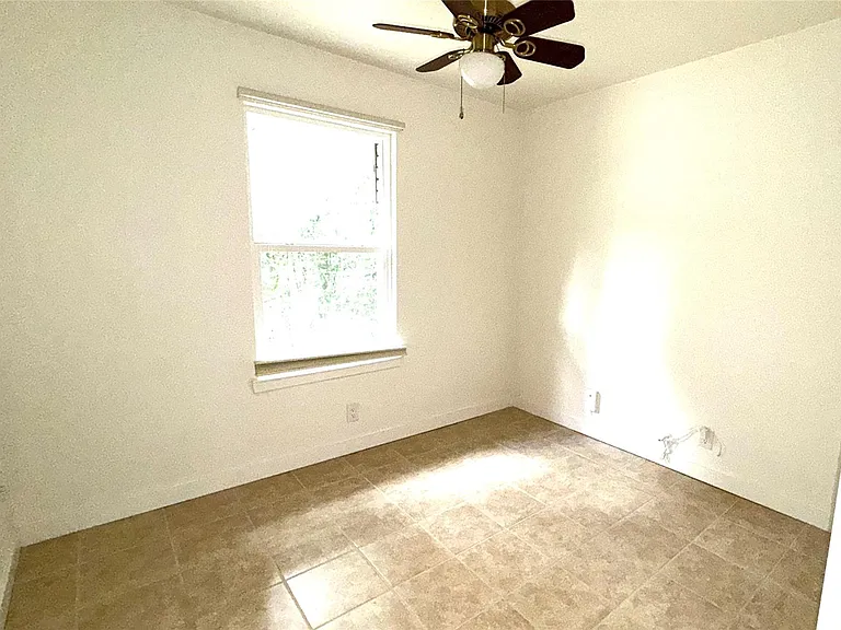 401 W 55th 1/2 St #A — Photo 11