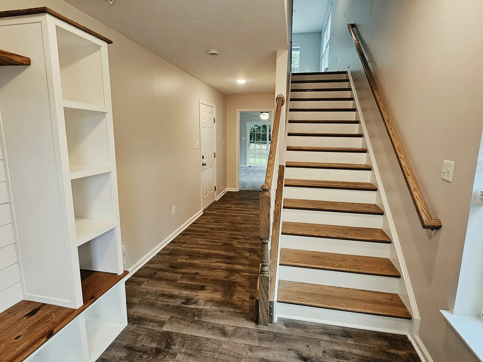 4 bed, 3.5 bath, 2165 sqft, $2,600 — Photo 2