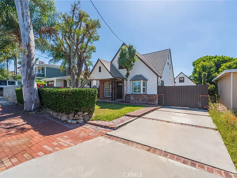 1305 Oak Ave — Photo 1