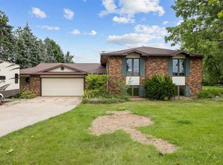 3603 Meadowknolls Rd, Marion, IA 52302