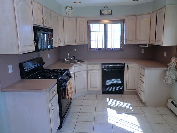 2nd image of 33 Arpad St