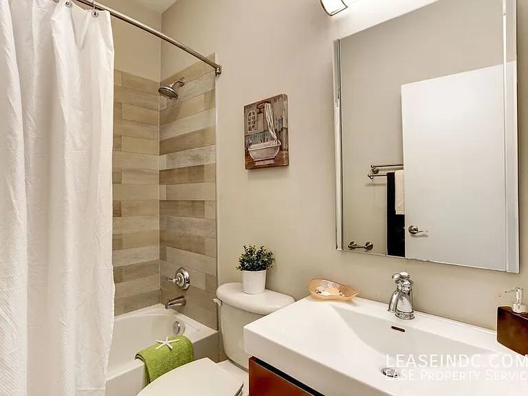 245 15th St SE #201 — Photo 5