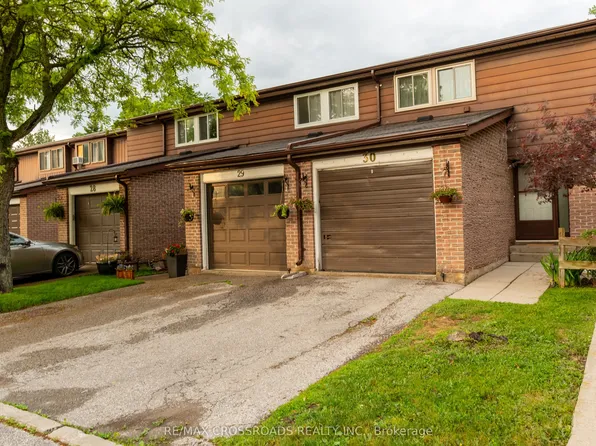 350 Camelot Ct #30, Oshawa, ON L1G 6P7