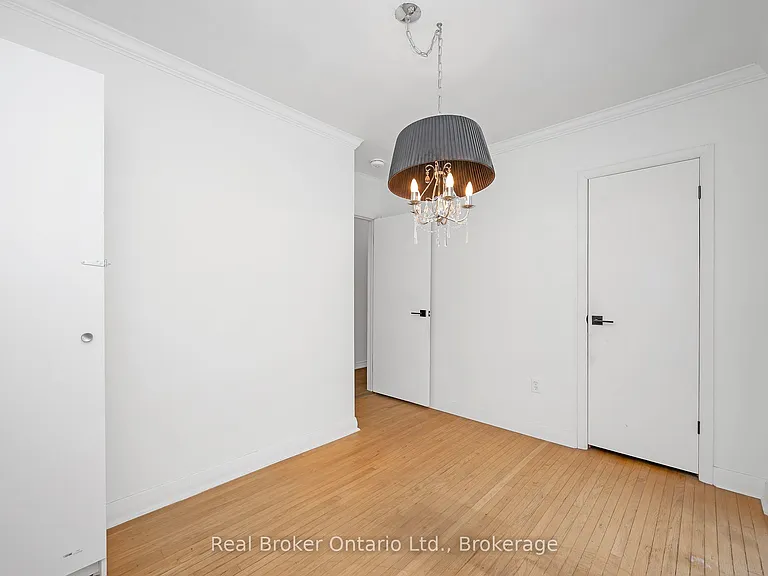 39 Westminster Ave #UPPER — Photo 11