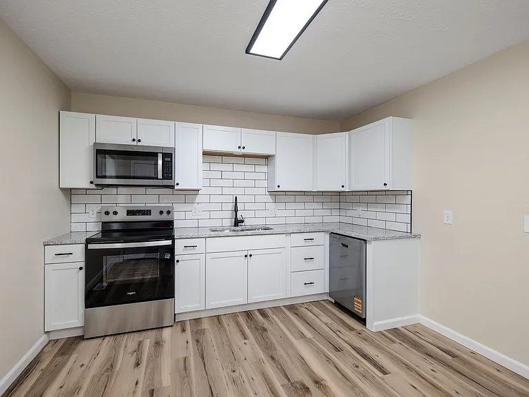 1649 N Patterson Ave — Photo 8