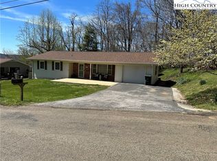 195 Lucas St, Sparta, NC 28675