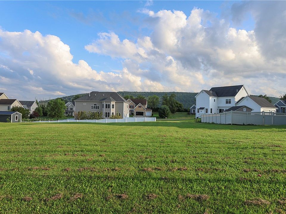2nd image of 31 Royal Crest Rd Lot 66