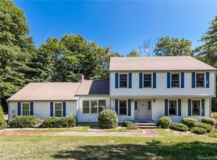 2 White Oak Dr, Clinton, CT 06413