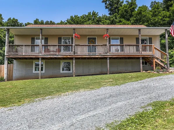245 N Apache Trl, Fairfield, PA 17320