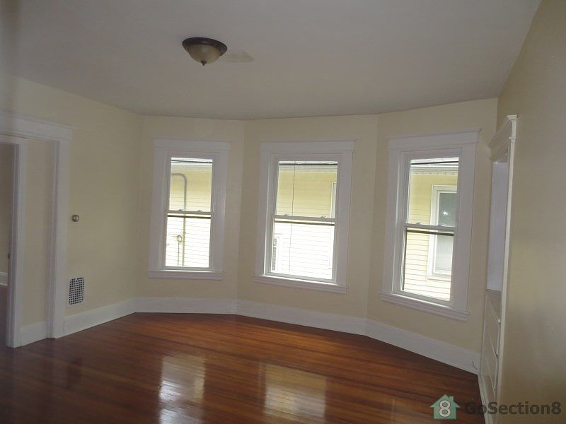 2nd image of 75 James St #2R