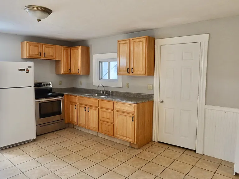 165 Grove St #1 — Photo 3