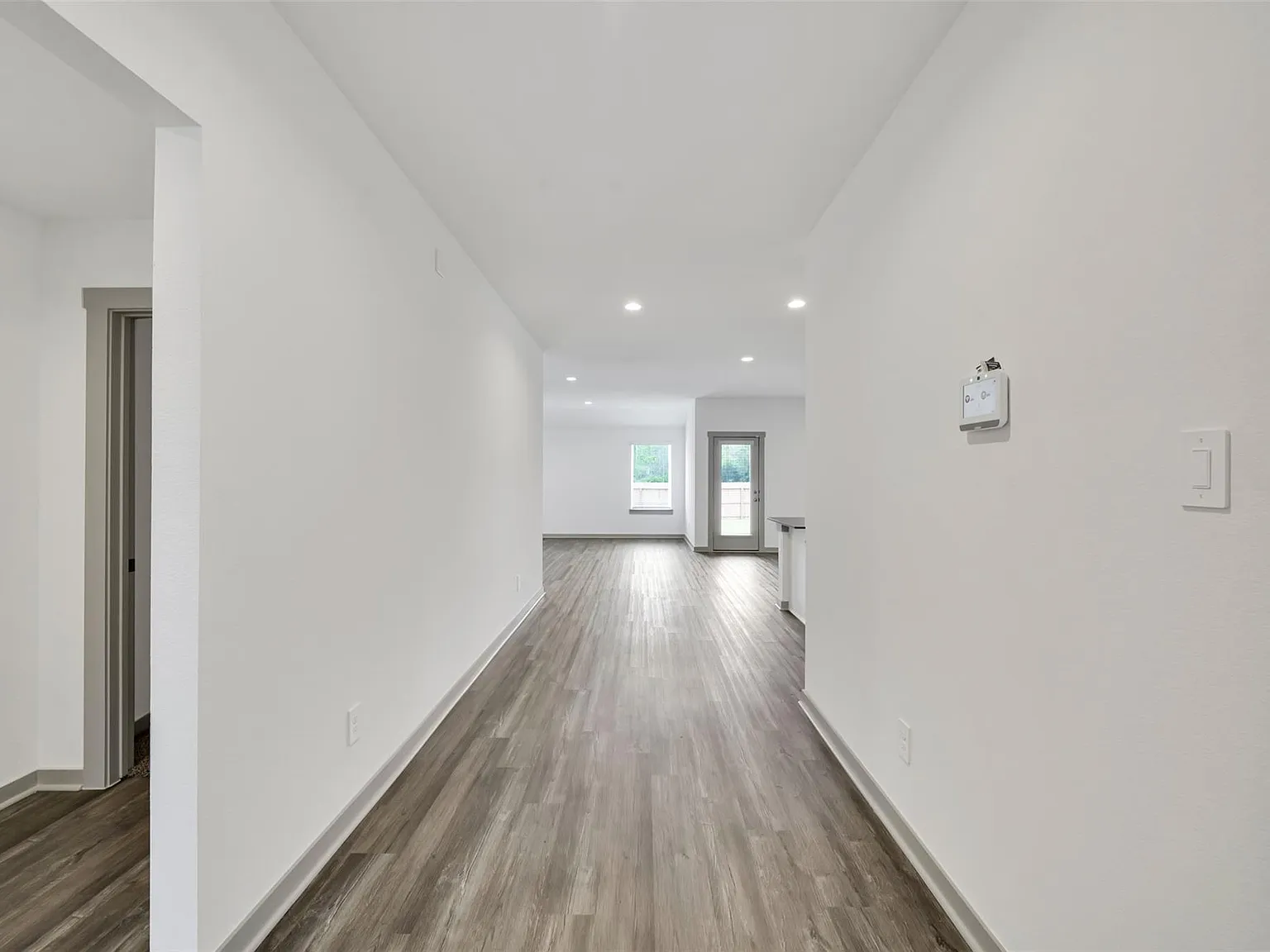 4 bed, 2.0 bath, 2146 sqft, $2,450 — Photo 4
