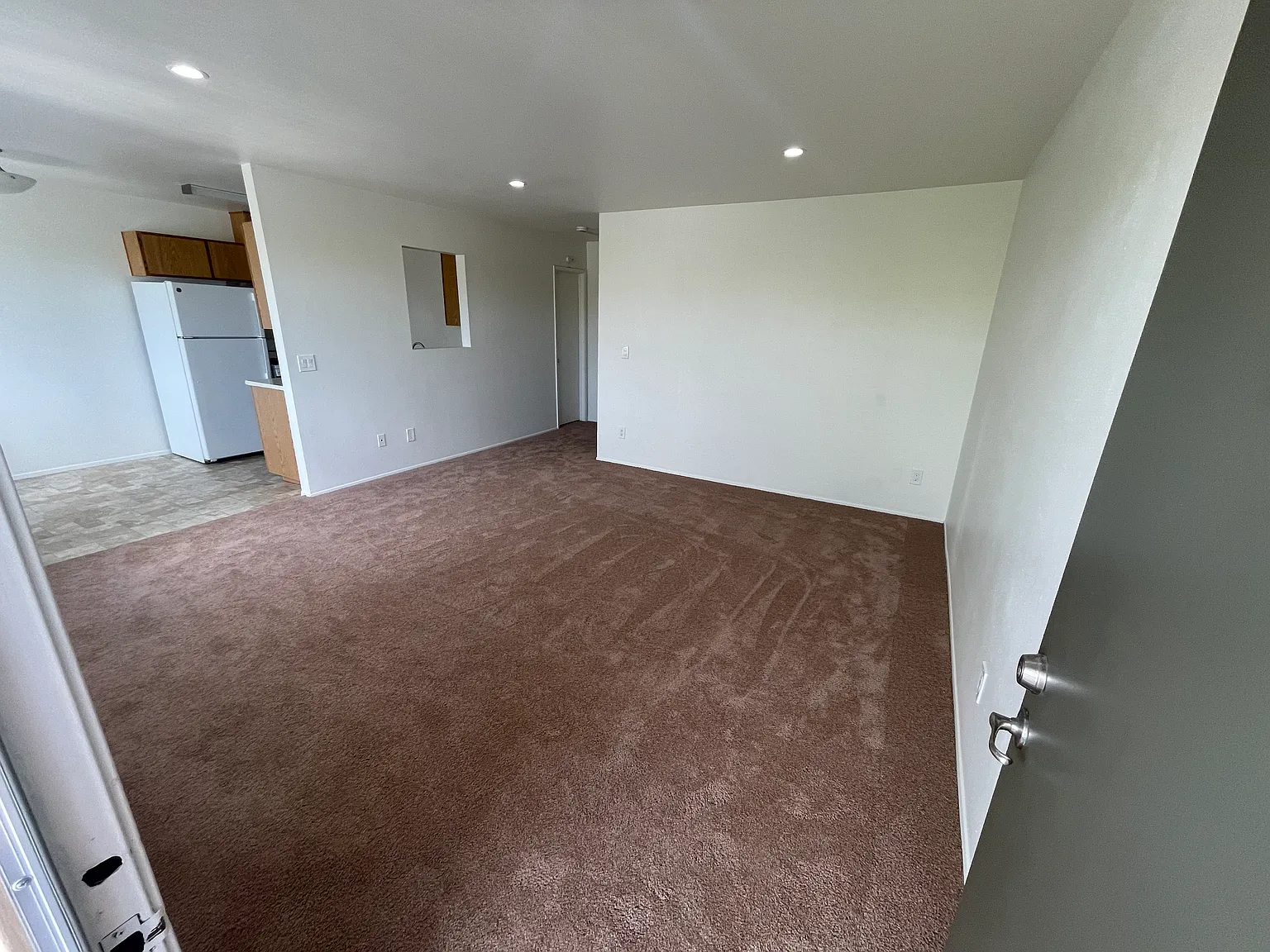 2 bed, 750 sqft, $2,124 — Photo 1
