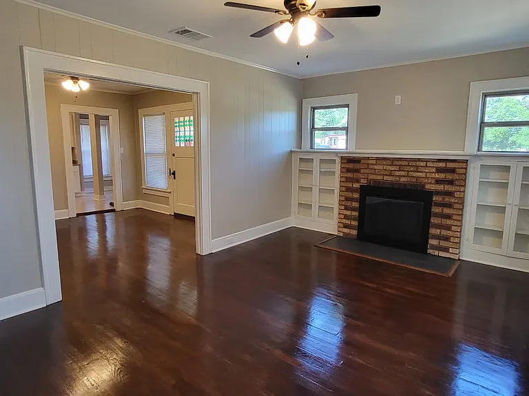 1604 W Royall Blvd — Photo 3