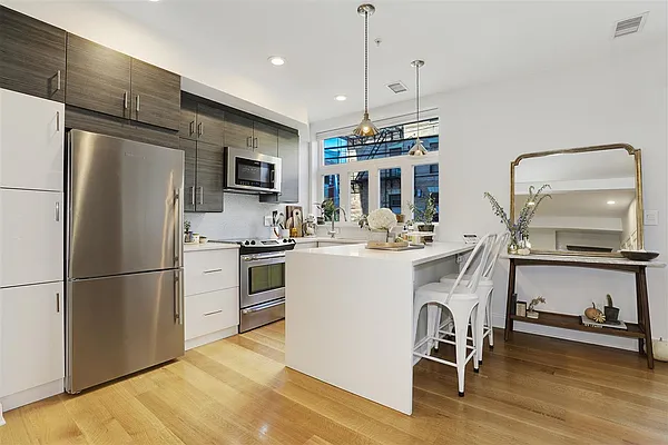 Sold by Keller Williams City Life Realty | media 10
