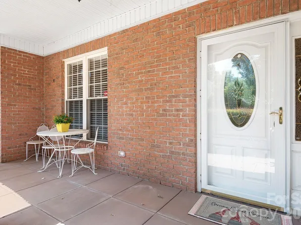 215 Knops Nob Rd, Mooresville, NC 28115