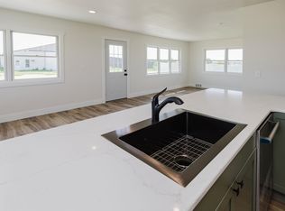 674 County Road O Rd, Mineral Pt, WI 53565