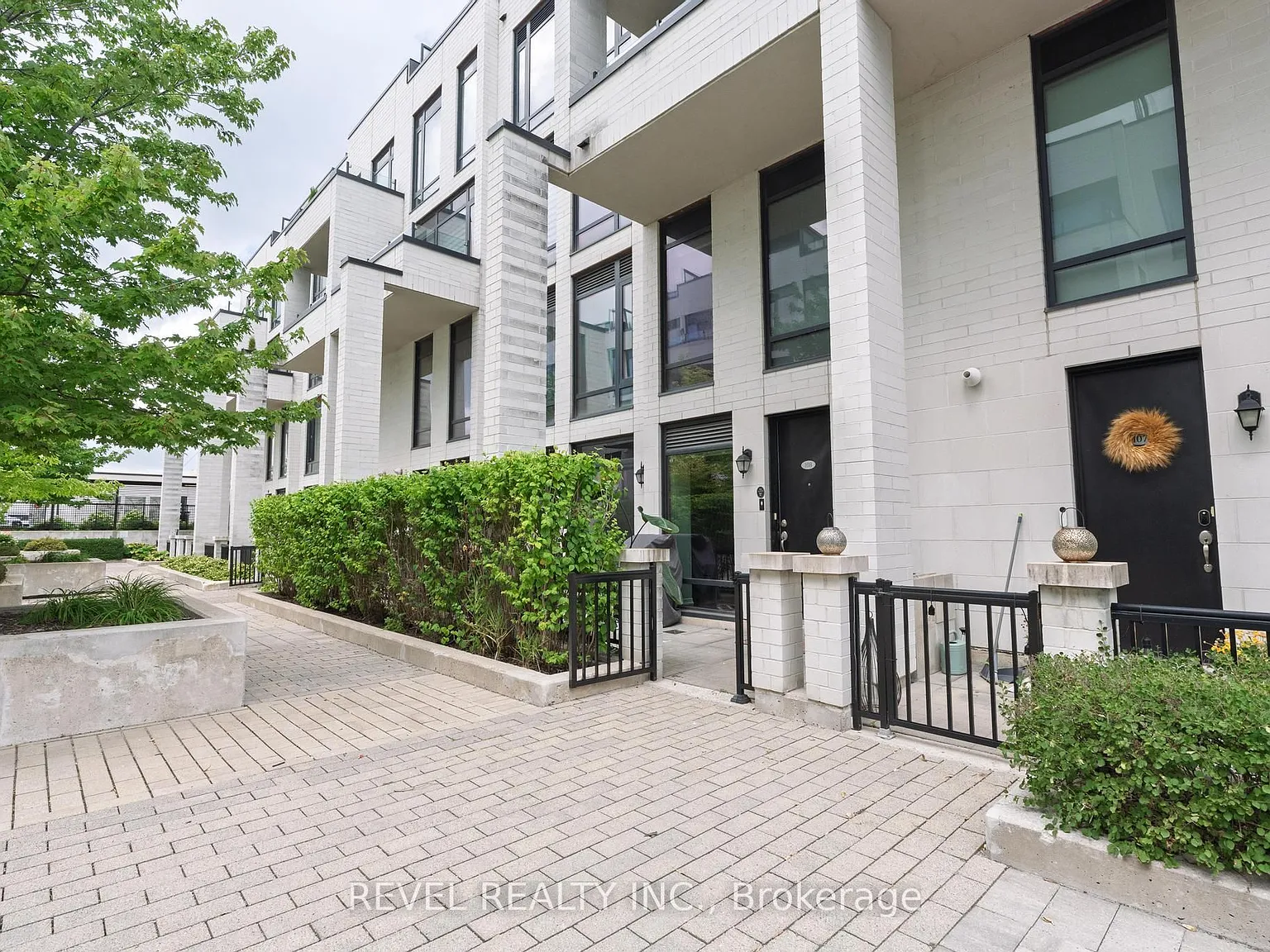 2 bed, $2,850 — Photo 4