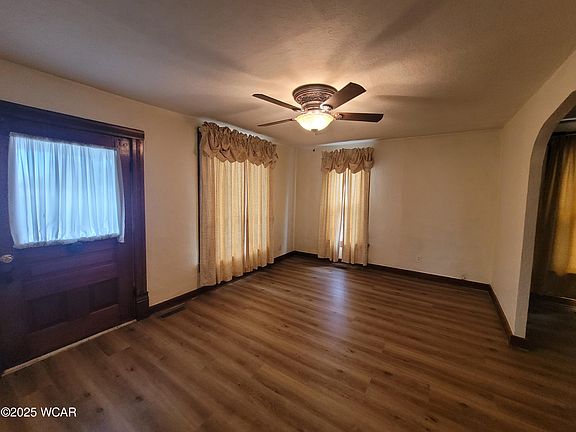 5th image of 319 W Lynn St