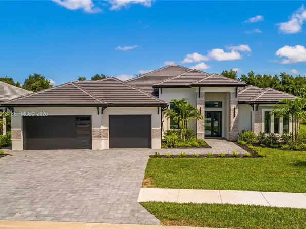 14318 Charthouse Cir, Naples, FL 34114