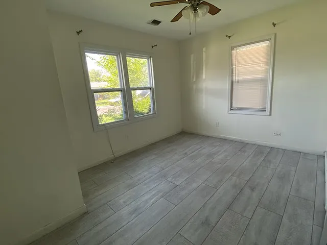 2427 W Graber St — Photo 5
