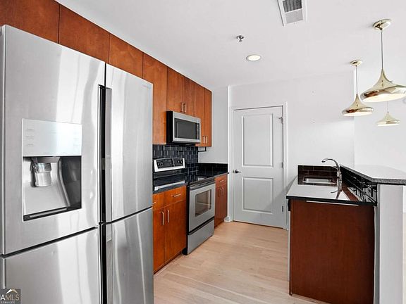 4th image of 361 17th St #1022